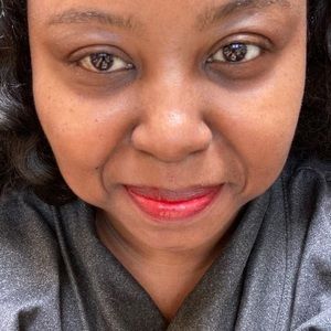 Meet your Posher, Lara